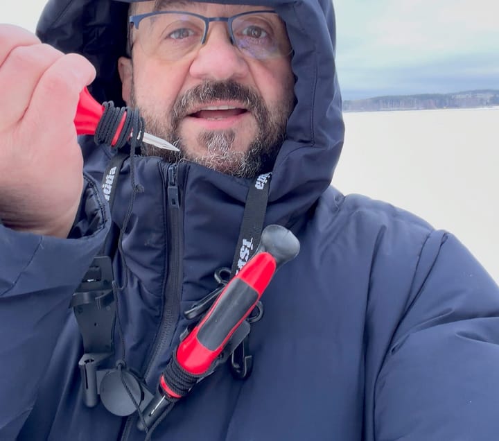 ¡3 personas en Estocolmo se hunden en el hielo!